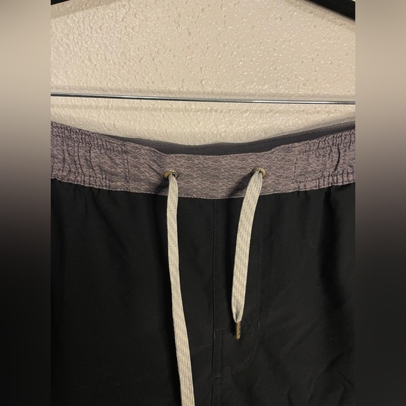 Vuori Men's Evolution Athletic Gym Running Shorts 32 - Picture 3 of 7